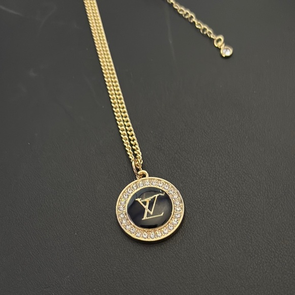 Louis Vuitton Gold and Black pendant with unbranded chain- - Picture 2 of 4